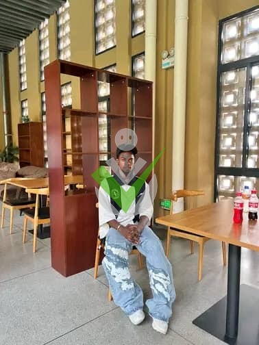 Levi's Efouba