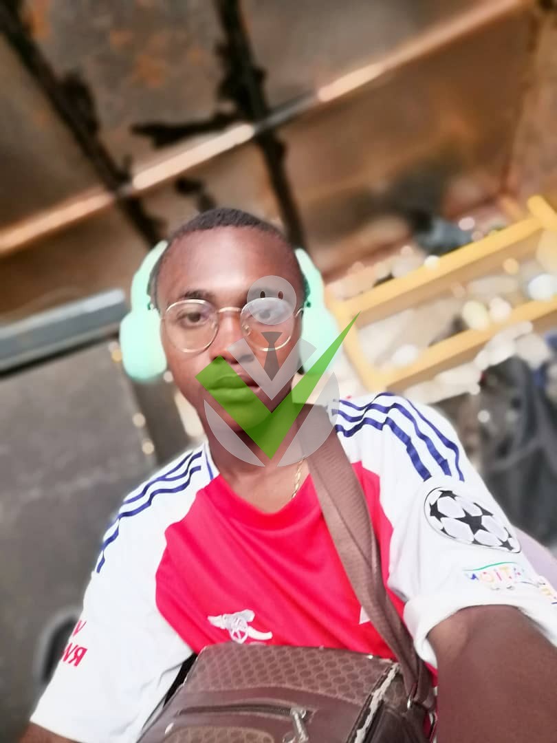 Junior AKOM