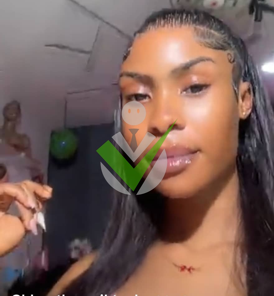 Chloe the nail tech